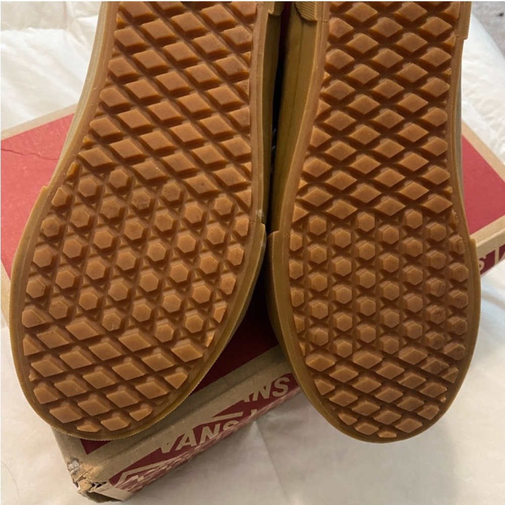 Vans - Picture 3 of 6